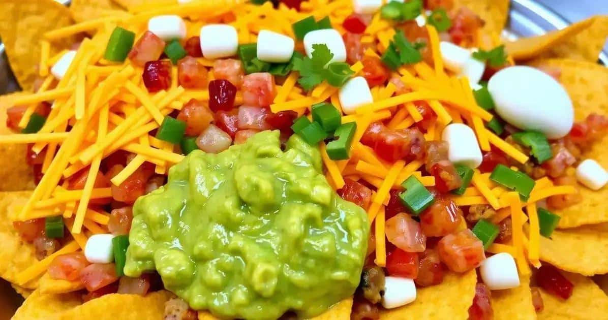 Käsevariationen für nachos mit guacamole