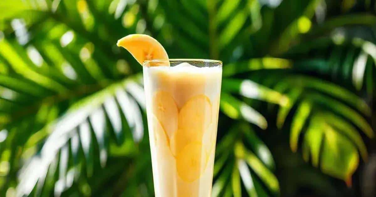 Bananendrink mit Kondensmilch und Schokoraspeln