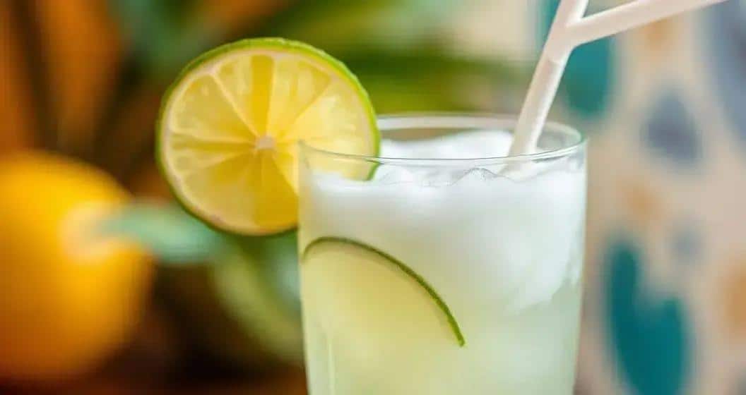 Caipirinha mit Kondensmilch zubereiten: 3 geniale Varianten für dieses Erfolgsrezept!