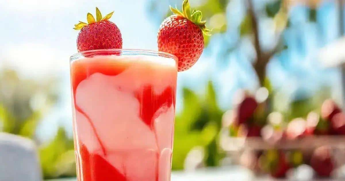 Erdbeerdrink mit Kondensmilch und Schokoraspeln