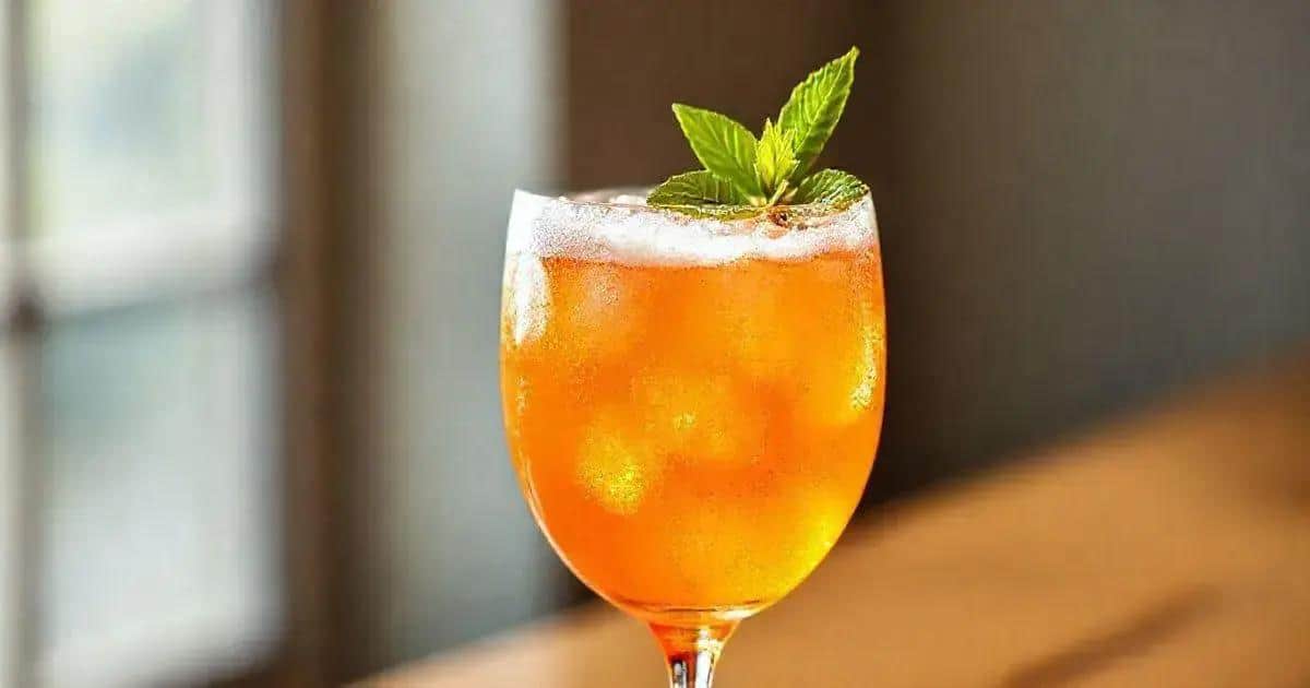 Zubereitung des Aperol Cocktails
