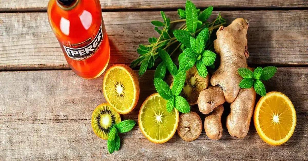 Zutaten für Aperol mit Kiwi-Soda und Ingwerschaum