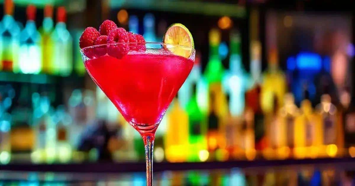 Cosmopolitan aux framboises fraîches : Une variation rafraîchissante d'un classique
