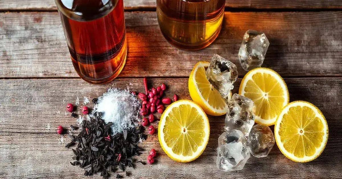 Ingredienti per il Whisky con tè nero e pepe rosa